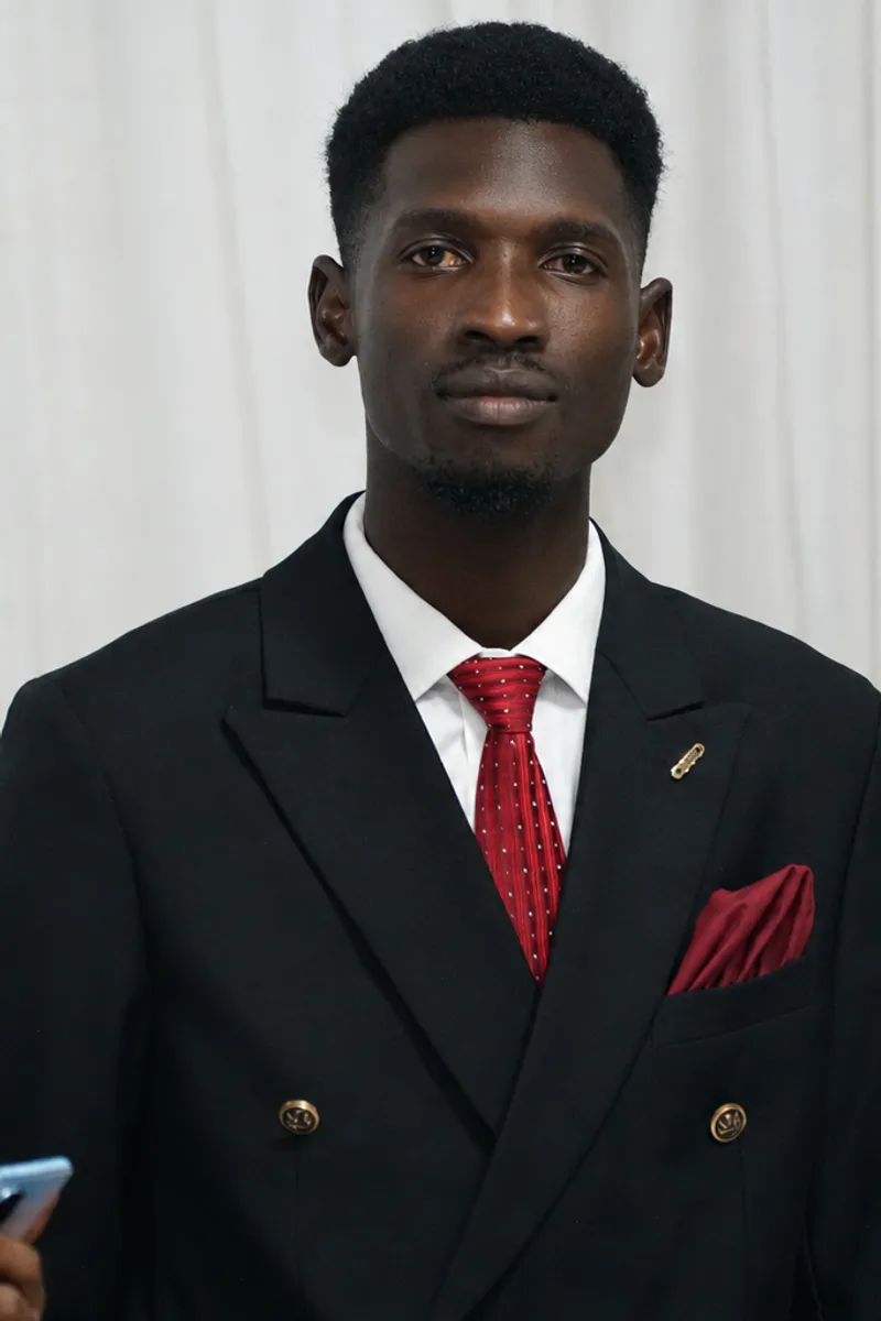Portrait de Reounodji Baouel Marius, major de promotion de l'Institut CERCO