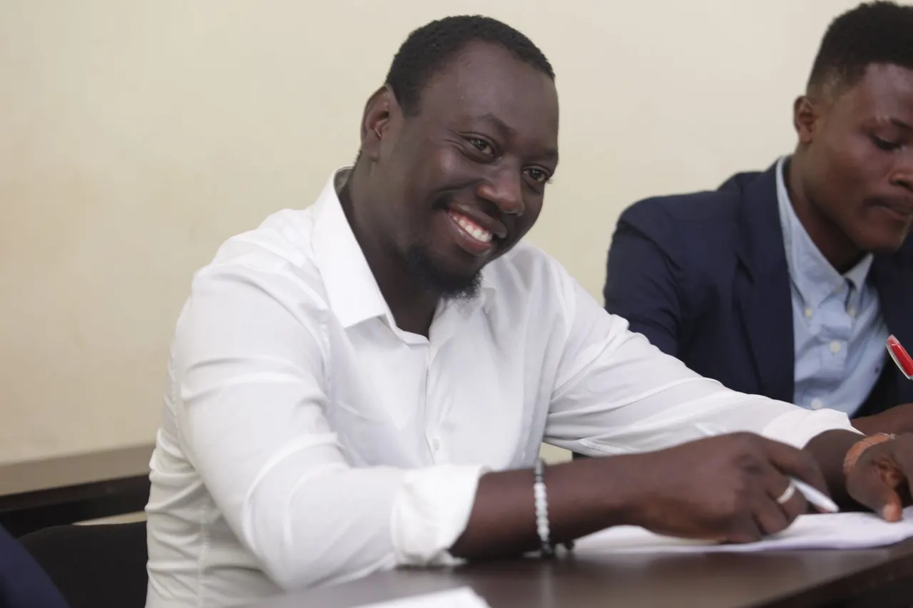 Étudiant CERCO souriant en cours